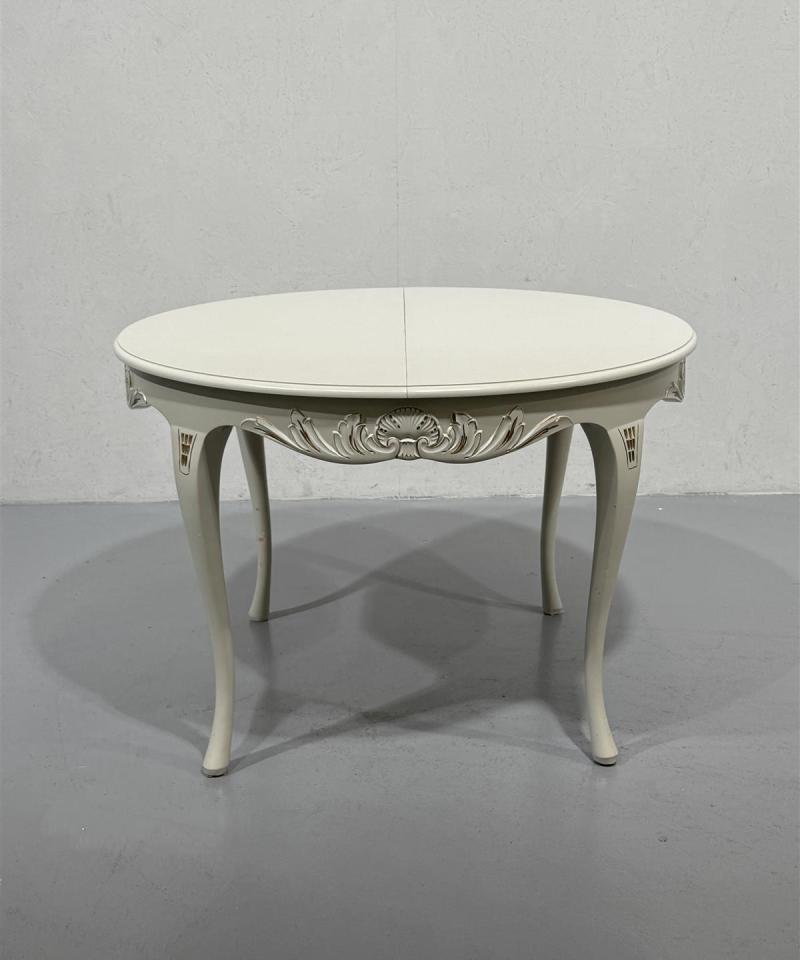 Talonpoikaisrokokoo ruokapöytä jatkettava