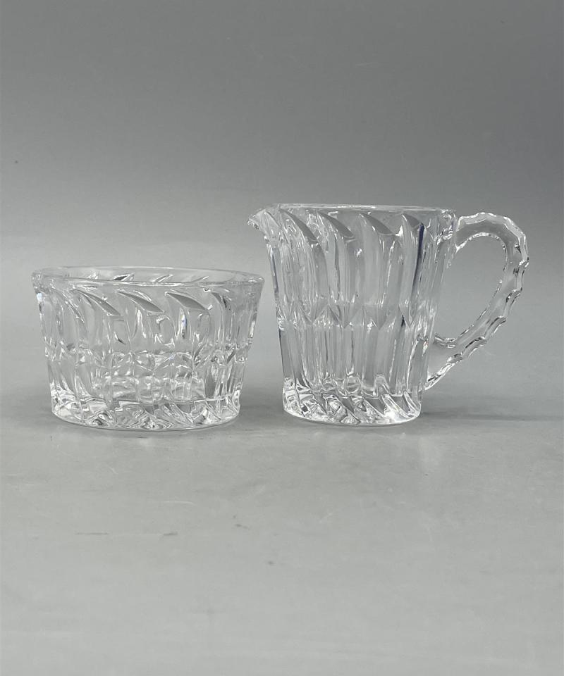 Lasinen kermakko ja sokerikko