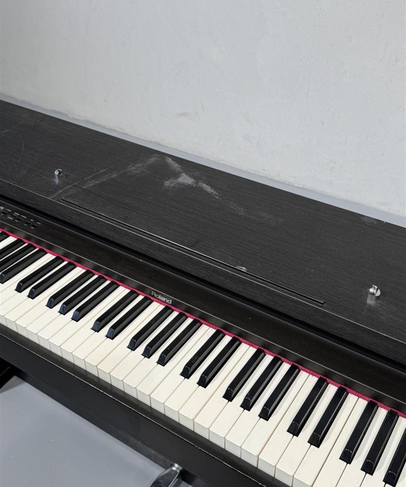 Roland HP 1700 digitaalipiano