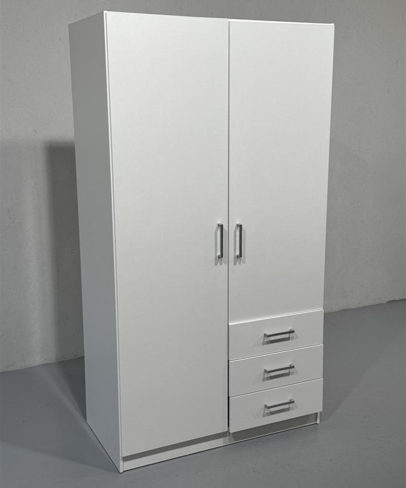 Vaatekaappi valkoinen