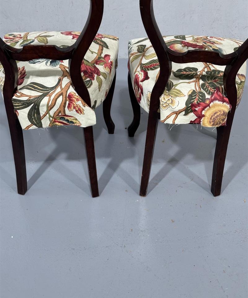 Vintage rokokoo tuolit (2 kpl) kangasverhoilulla