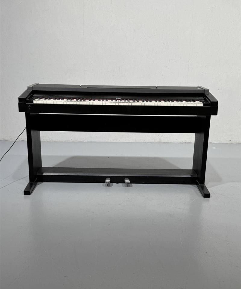 Roland HP 1700 digitaalipiano