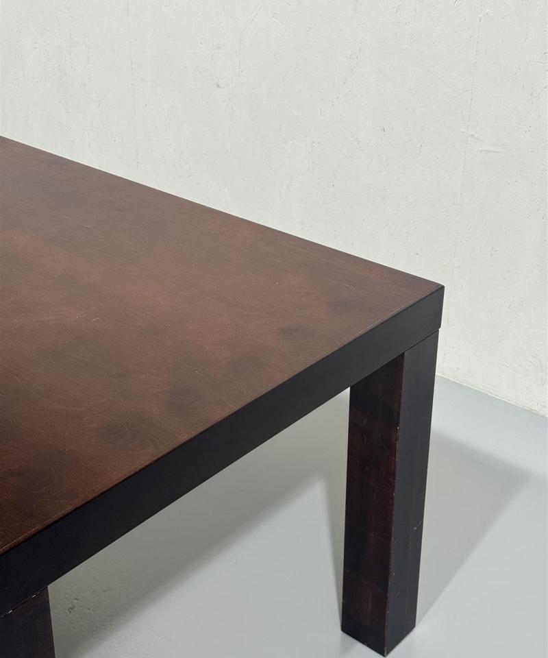 Moderni ruokapöytä, ruskea