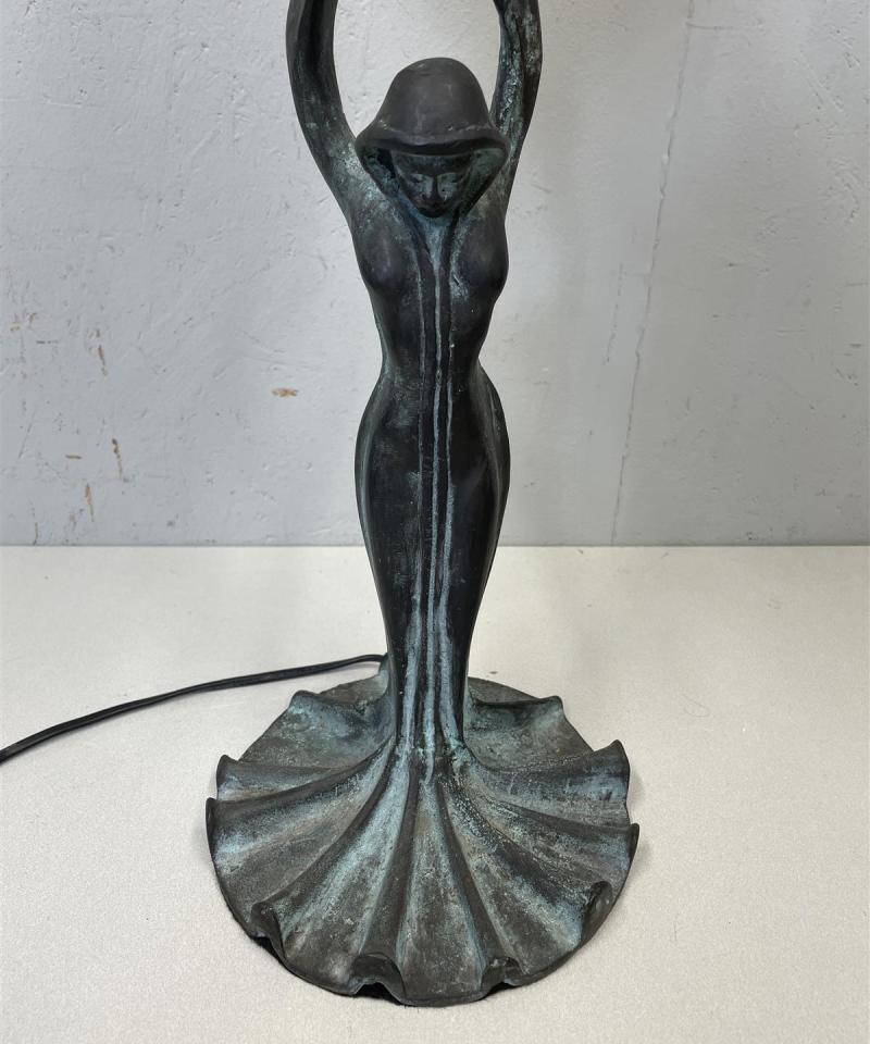 Vintage Art Nouveau pöytävalaisin naisfiguuri