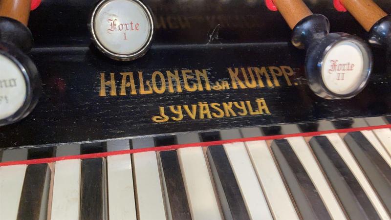 Halonen ja Kumpp. urkuharmoni