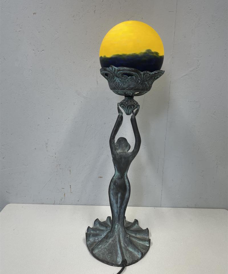 Vintage Art Nouveau pöytävalaisin naisfiguuri