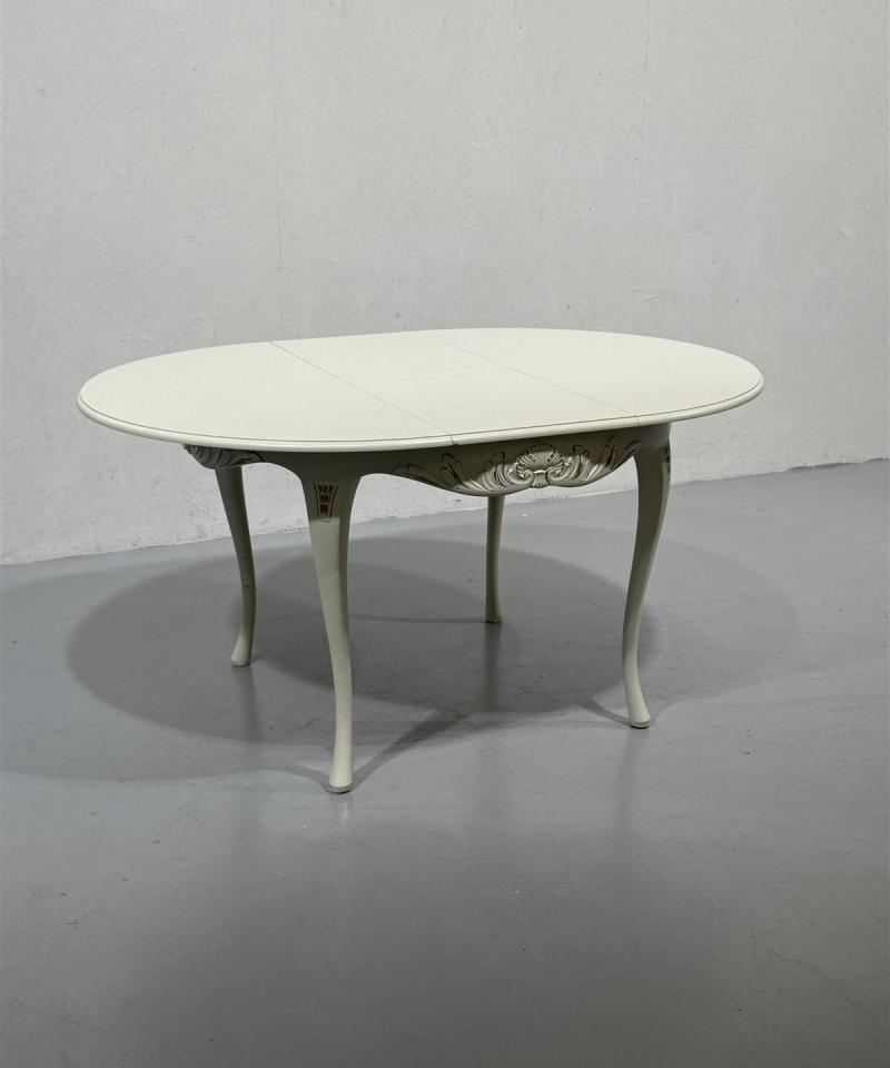 Talonpoikaisrokokoo ruokapöytä jatkettava