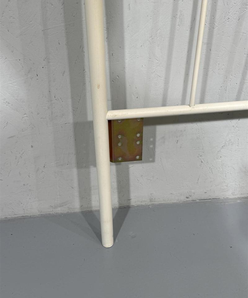 Messin sängynpääty 108cm metallinen