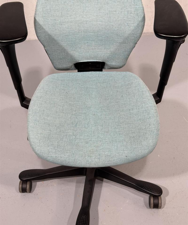 Kinnarps Plus työtuoli turkoosi