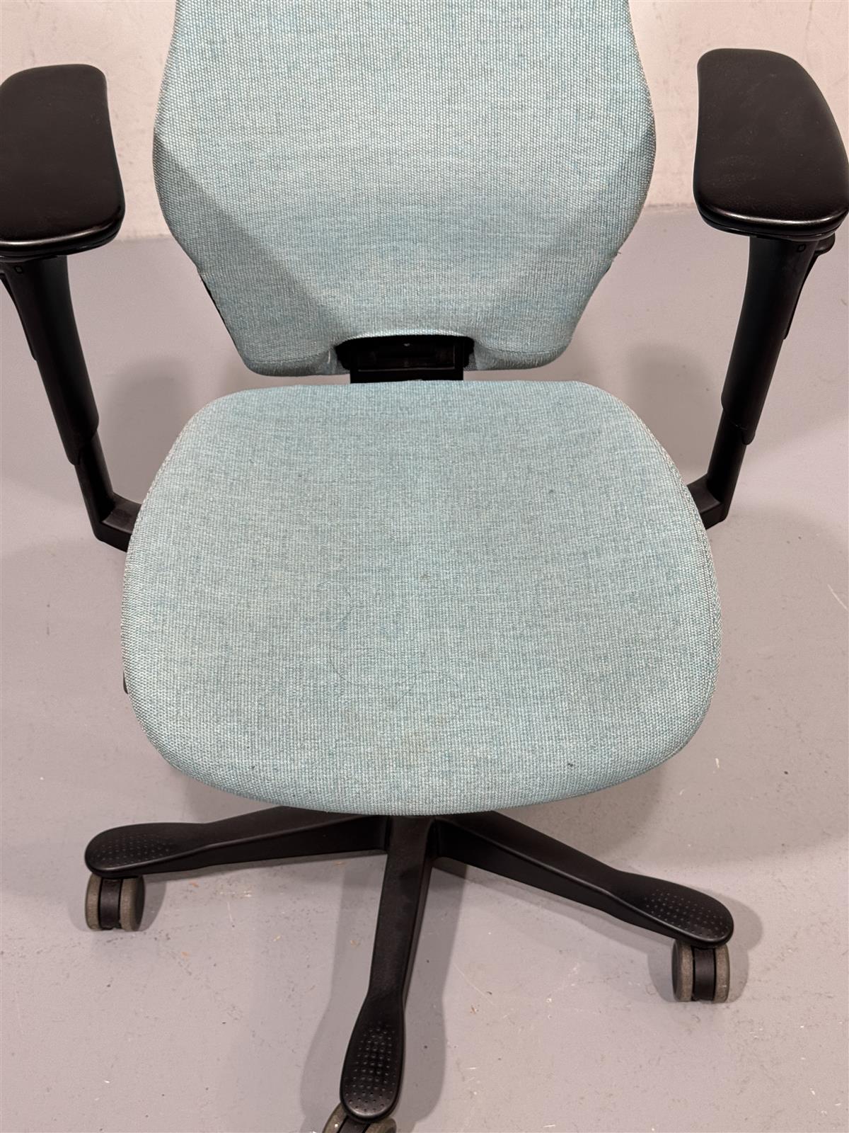 Kinnarps Plus työtuoli turkoosi