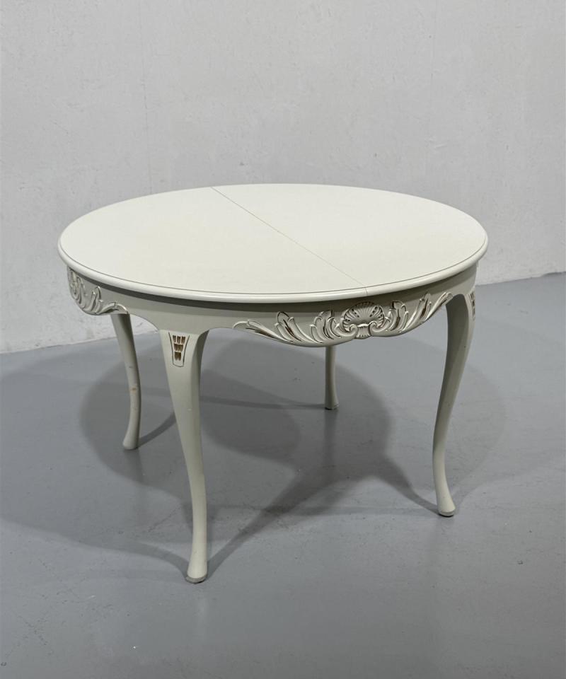 Talonpoikaisrokokoo ruokapöytä jatkettava