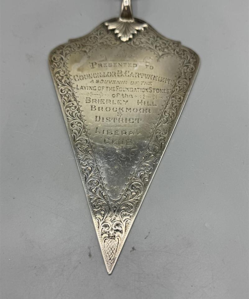 Hopeinen muurauskauha Sterling 186g