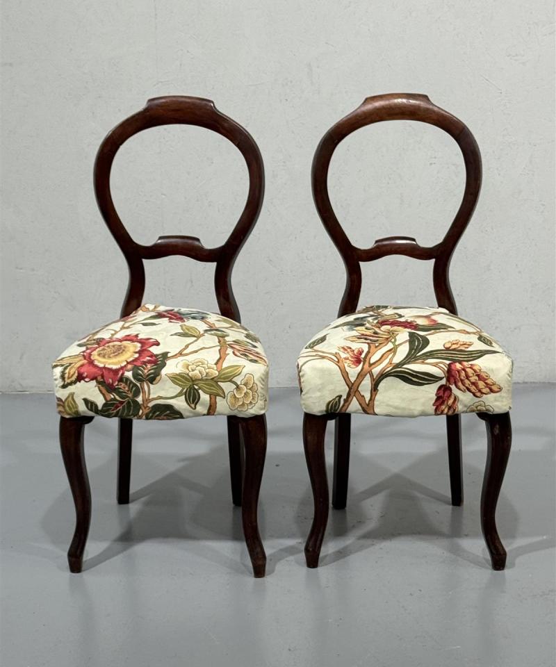 Vintage rokokoo tuolit (2 kpl) kangasverhoilulla