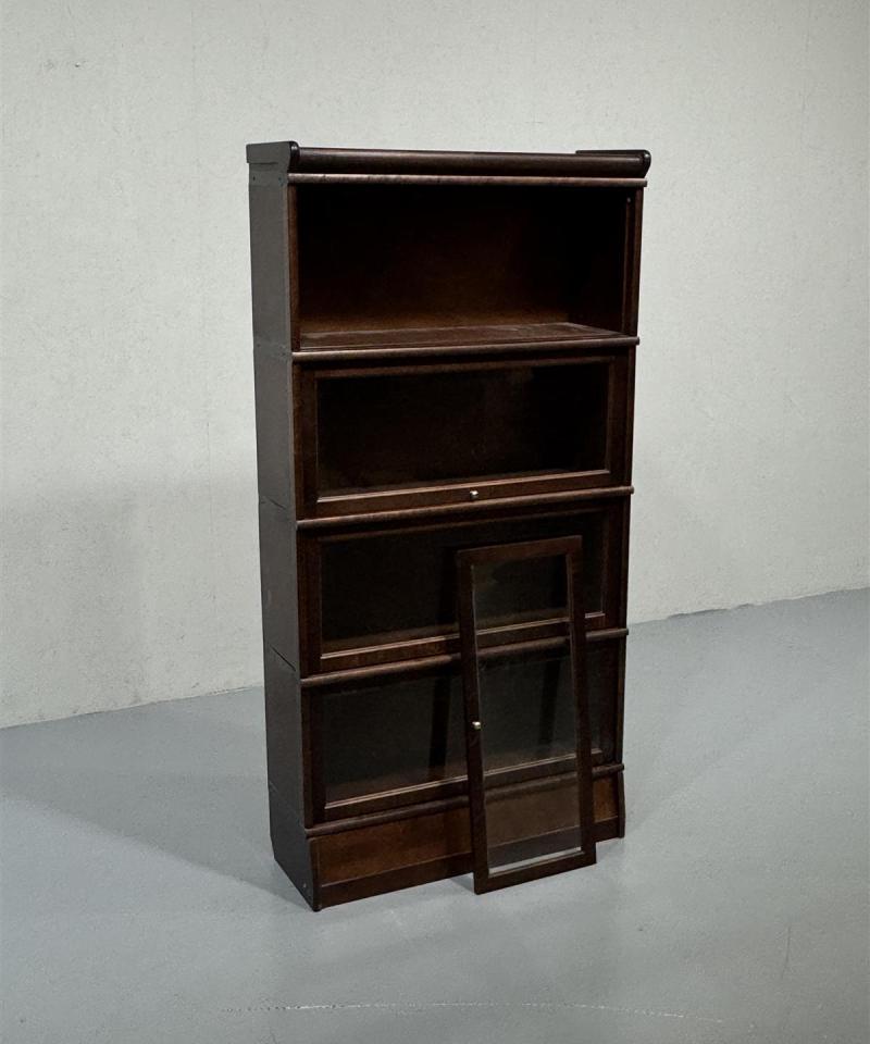 Isku Ekenäs vitriini kirjahylly 6 moduulia (yksi lasi irti, tumma)