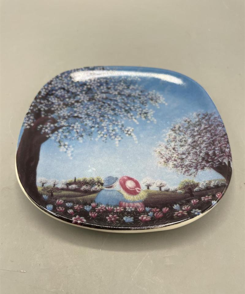 Arabia Talvi ja Kevättunnelmia seinälautaset