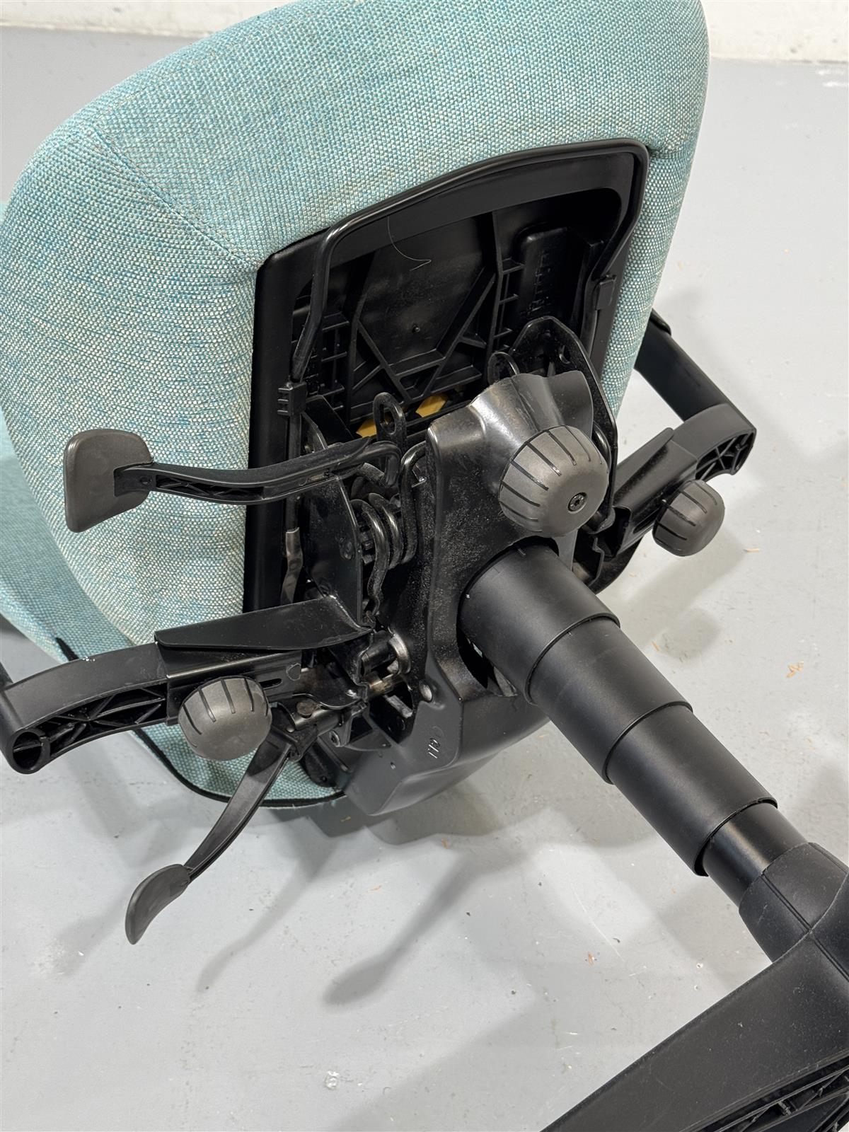 Kinnarps Plus työtuoli turkoosi