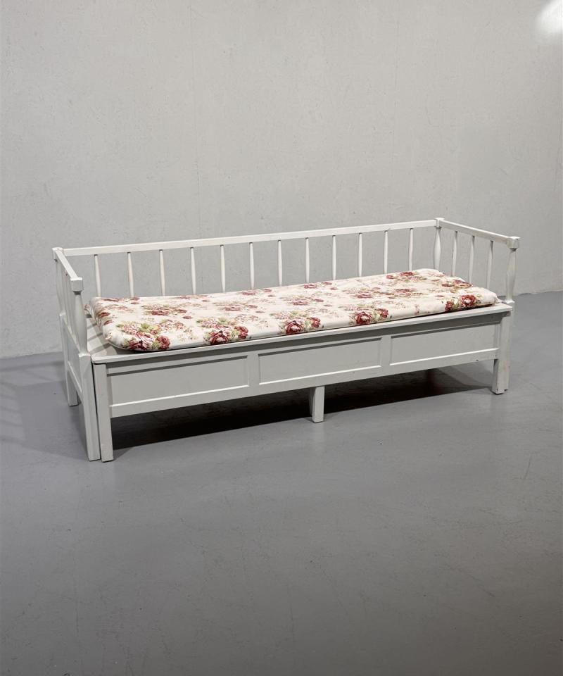 Sänkysohva puinen valkoinen