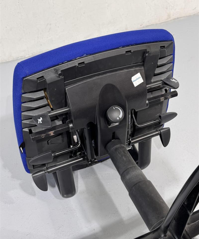 Martela Axia 2 toimistotuoli sininen