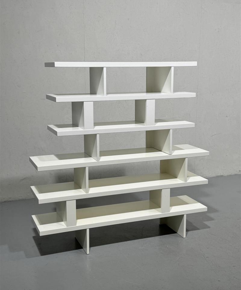 Moderni hyllystö, valkoinen