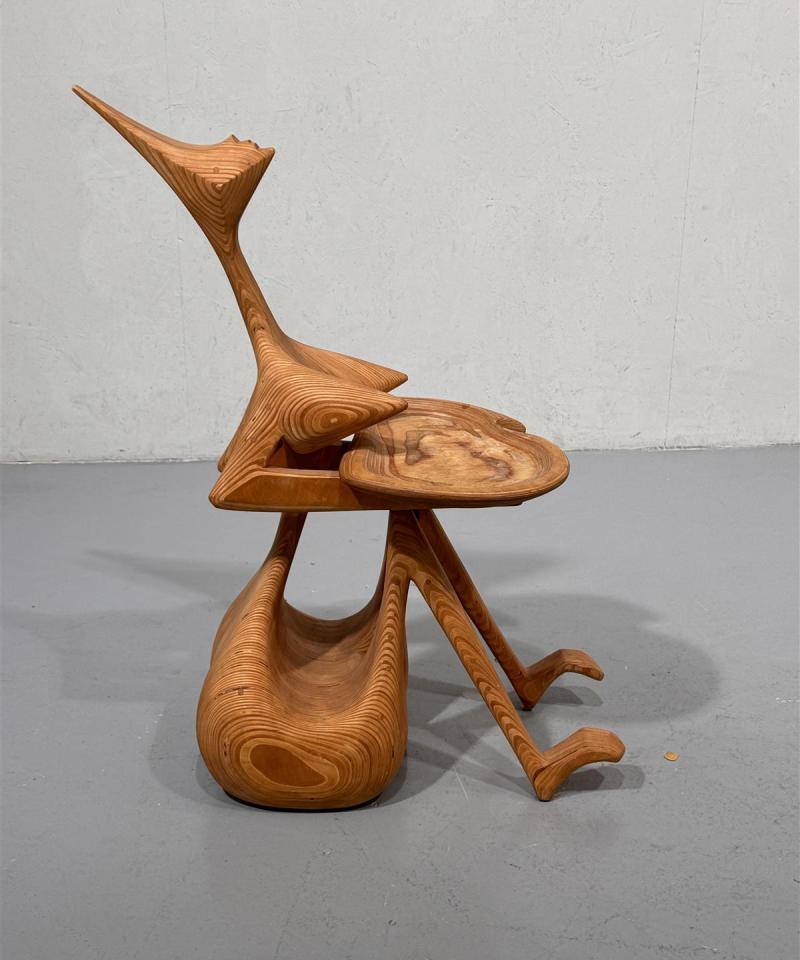 Veistoksellinen tarjoilupöytä