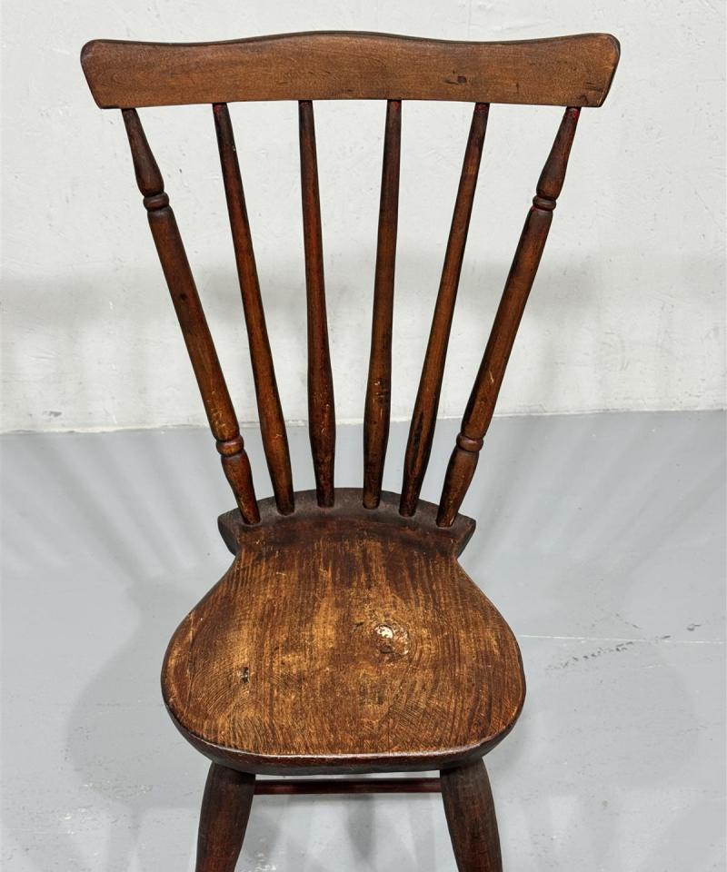 Antiikkinen talonpoikaistuoli puu