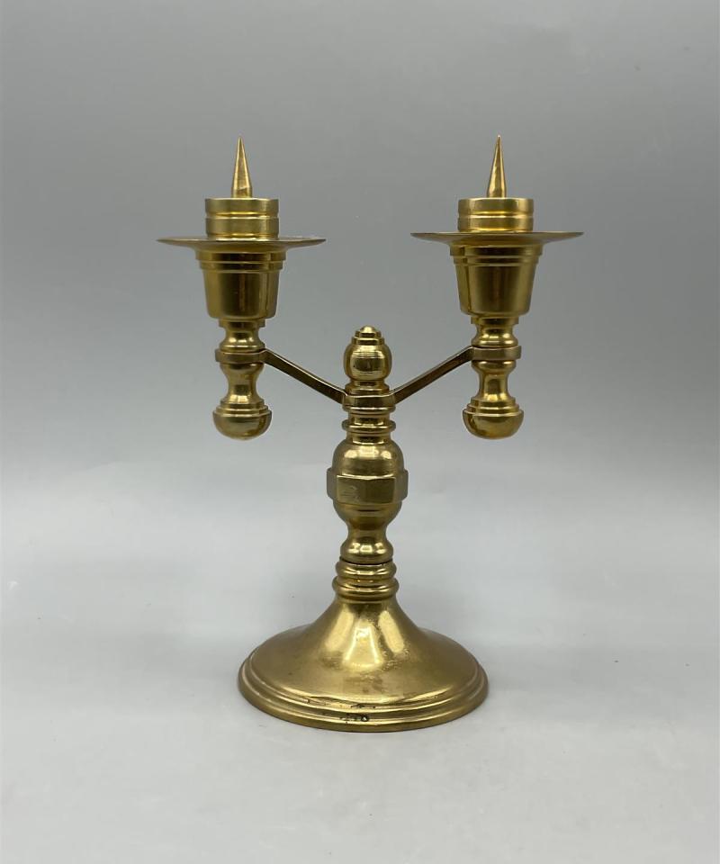 Kaksihaarainen kynttilänjalka messinki