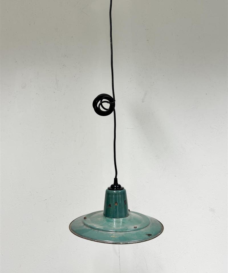 Vintage industrial metalli vihreä, musta johto