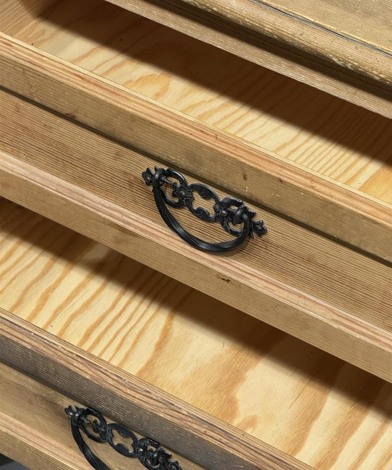 Vintage talonpoikaistyyli lipasto