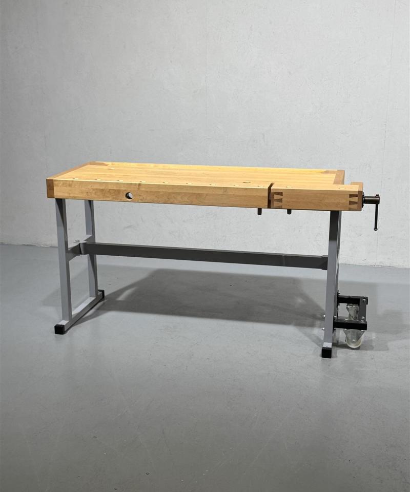 Höyläpenkki 164x60 metallijalustalla