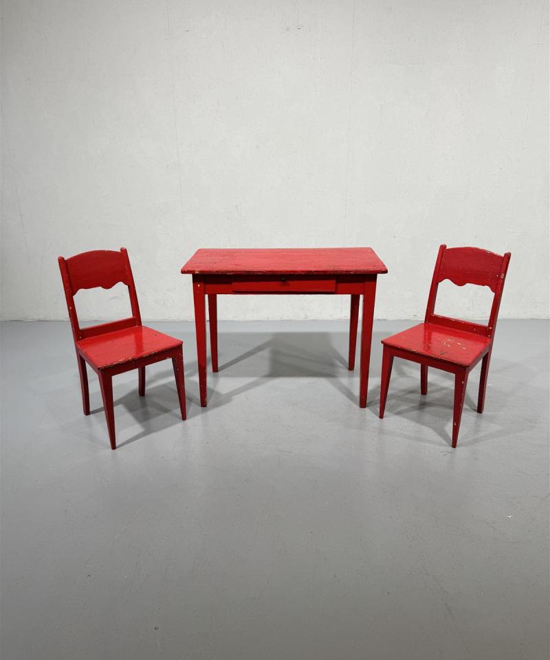 Antiikki puupöytä ja talonpoikais tuolit (2 kpl)