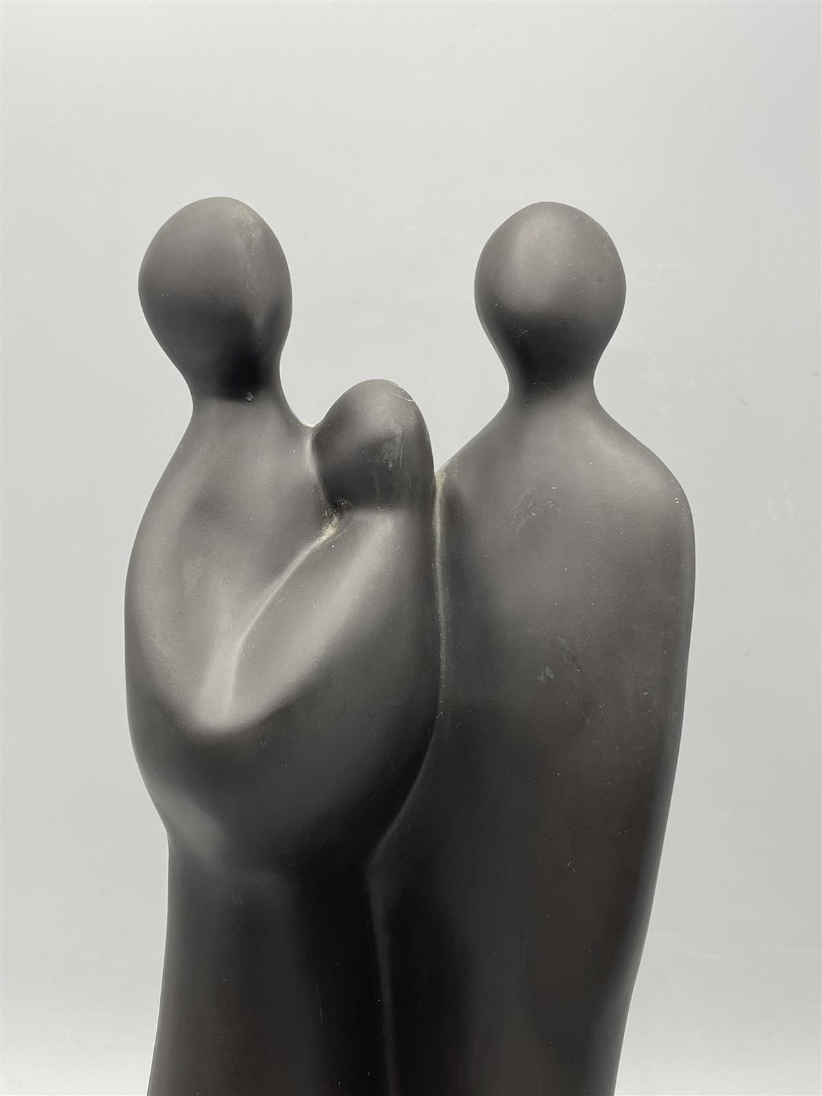 Keraaminen ”Perhe” figuuri