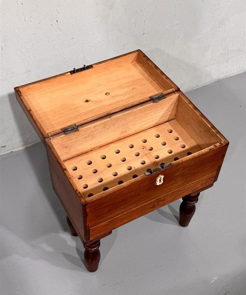 Mahonkinen säilytyslaatikko