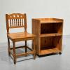 Mäntypuu talonpoikaistuoli ja hyllykkö