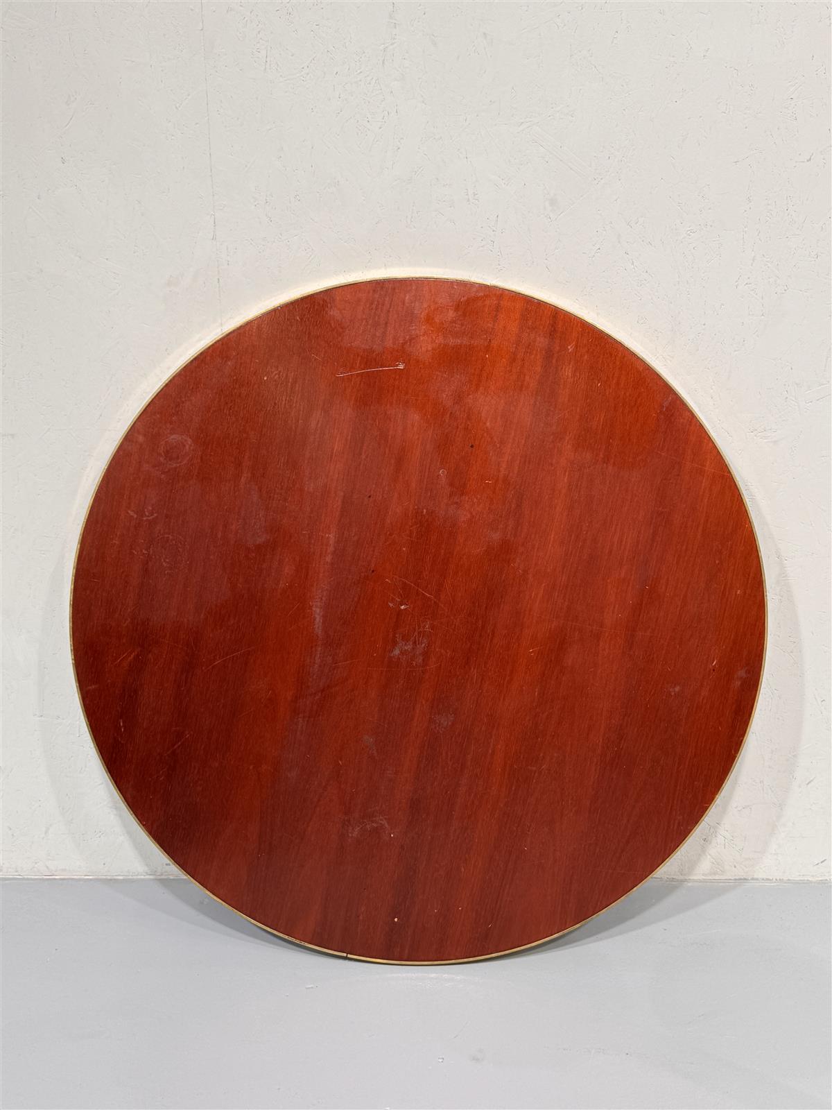 Mahonki pöytä 120cm messinkireunalla