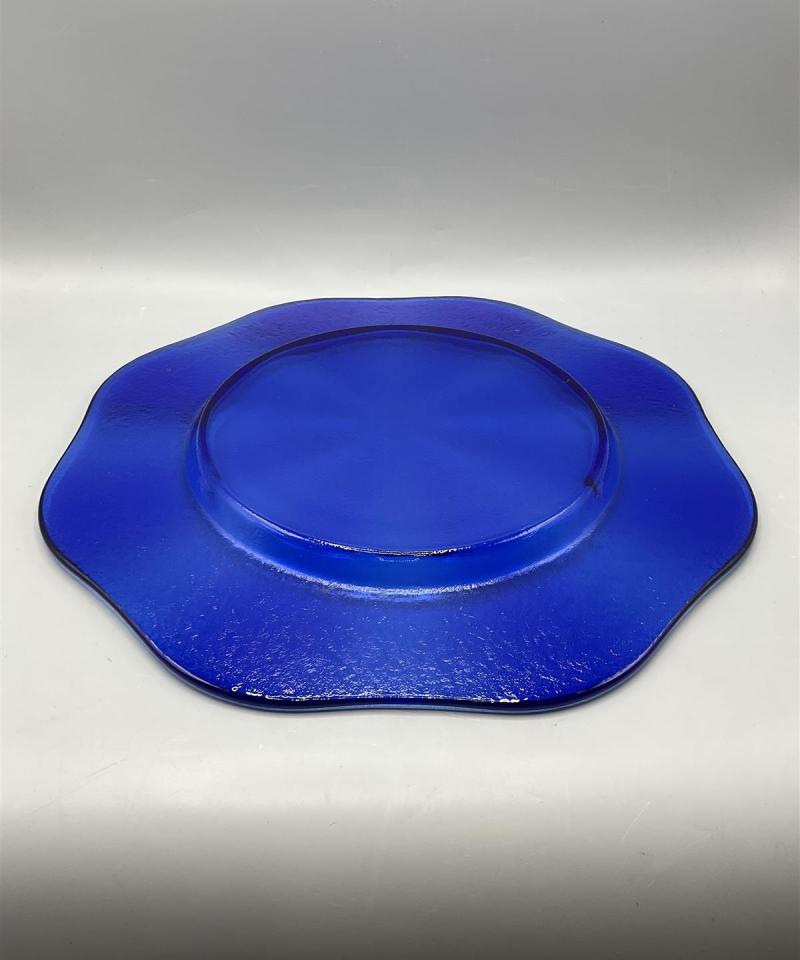 Sininen tarjoilulautanen