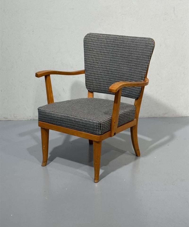 Keravan Puusepäntehdas Einari Kyöstilä nojatuoli