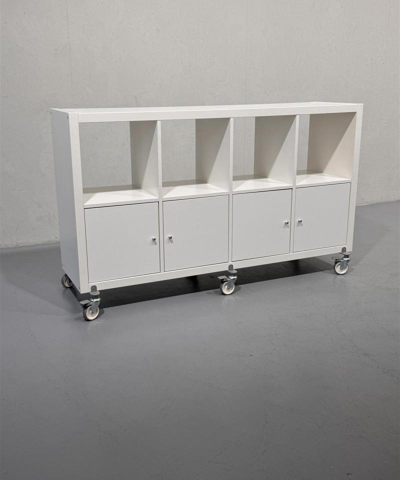 Ikea Kallax hyllykkö rullilla