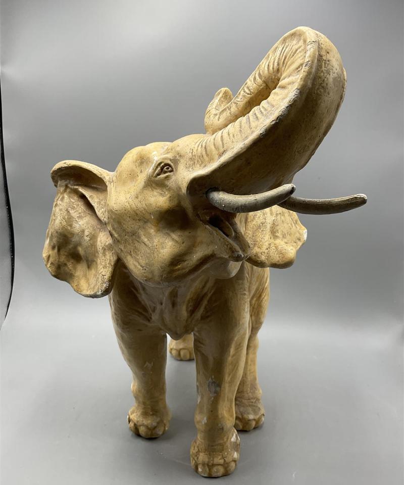 Norsu patsas Kipsiä