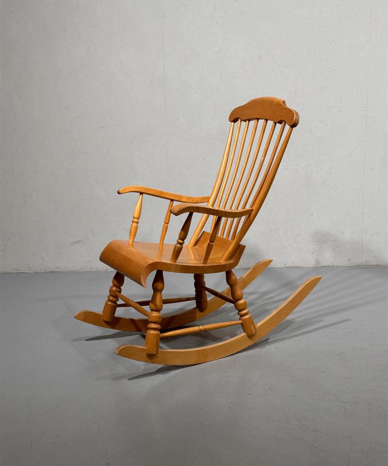 Urjalan keinutuoli puu