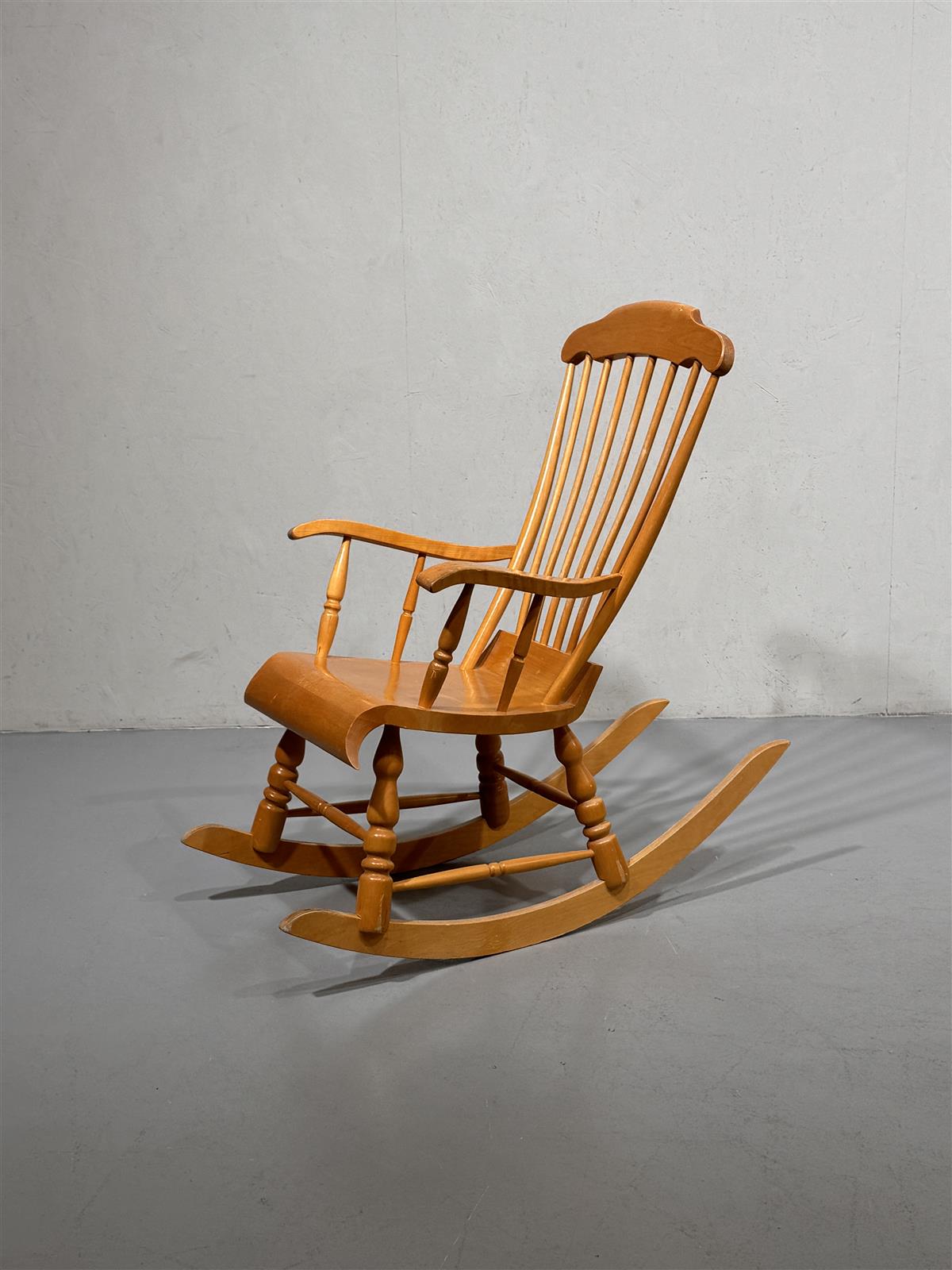 Urjalan keinutuoli puu