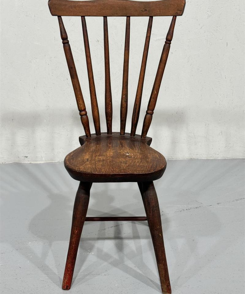 Antiikkinen talonpoikaistuoli puu