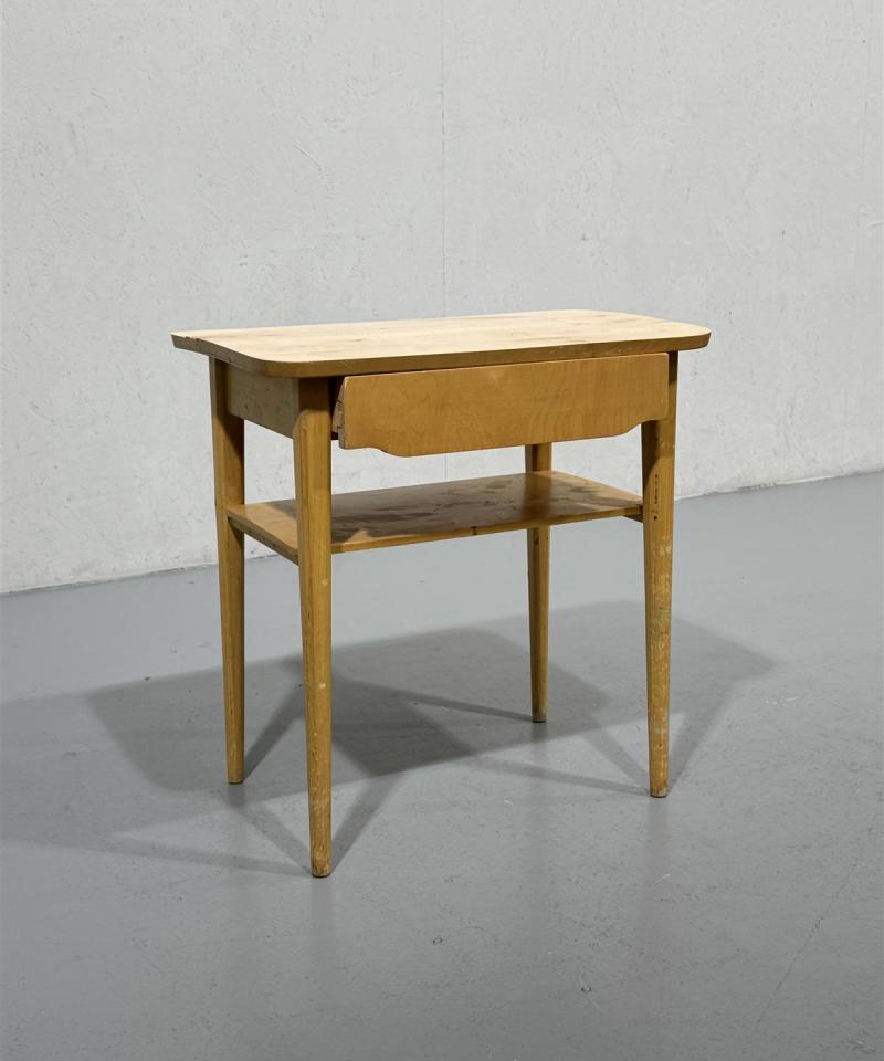 Vintage 50-luku sivupöytä puu