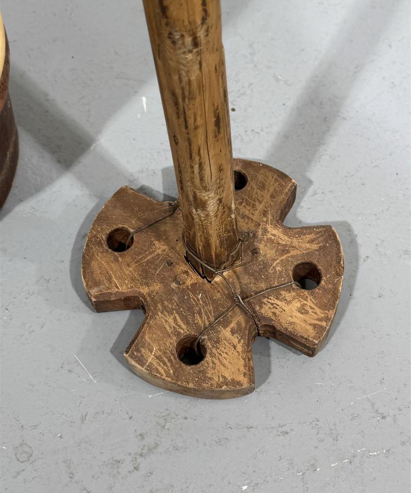 Antiikkinen puukirnu, leipälapio ja mäntä