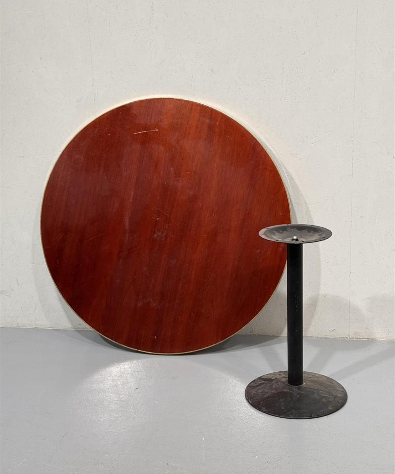 Mahonki pöytä 120cm messinkireunalla