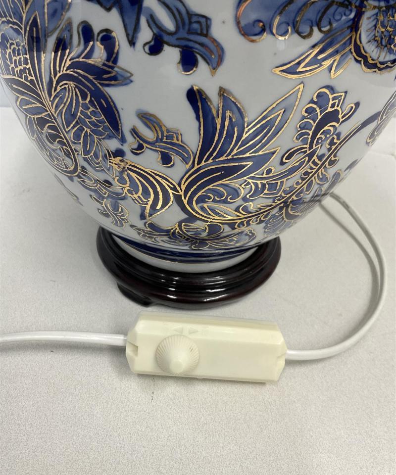 Pöytävalaisin posliinijalka käsinmaalattu