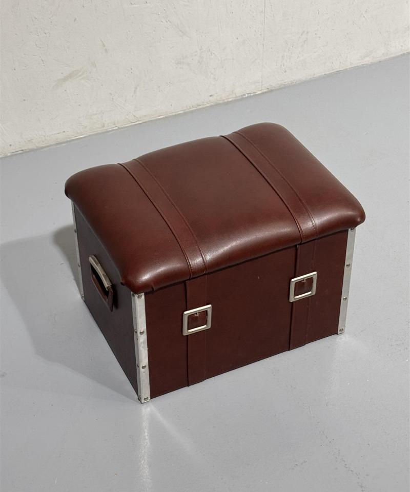 Nahka säilytysarkku tai istuin