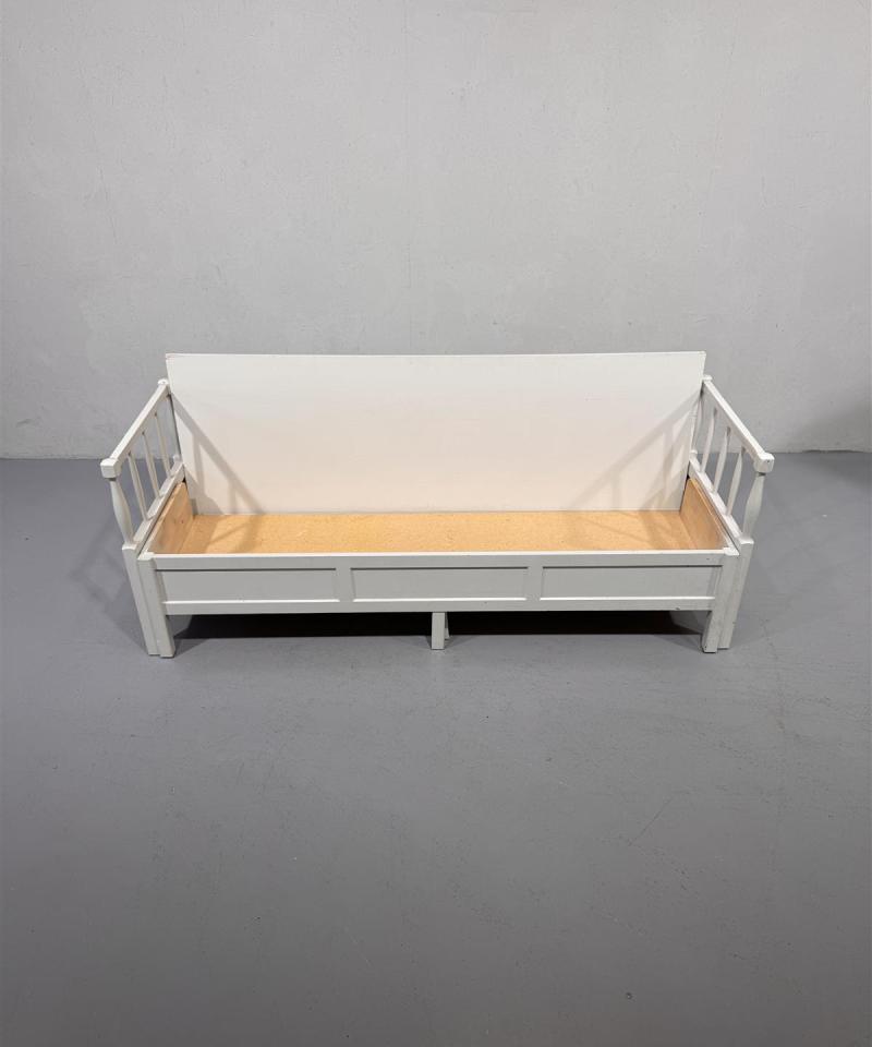 Sänkysohva puinen valkoinen