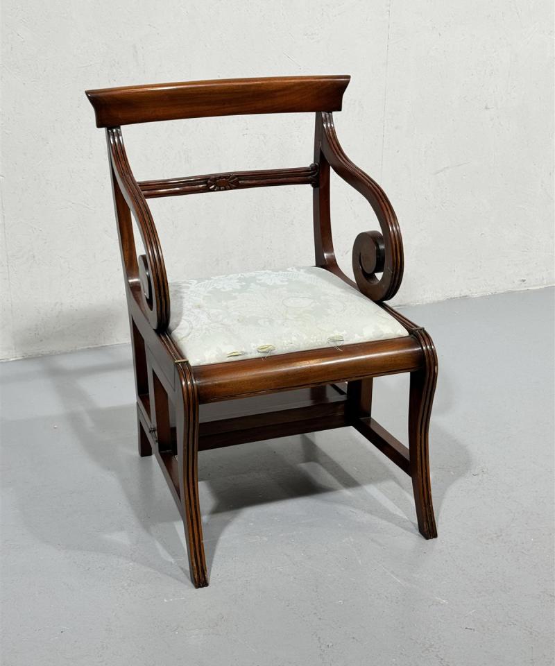 Vintage biedermeier tuoli ja askeltikas