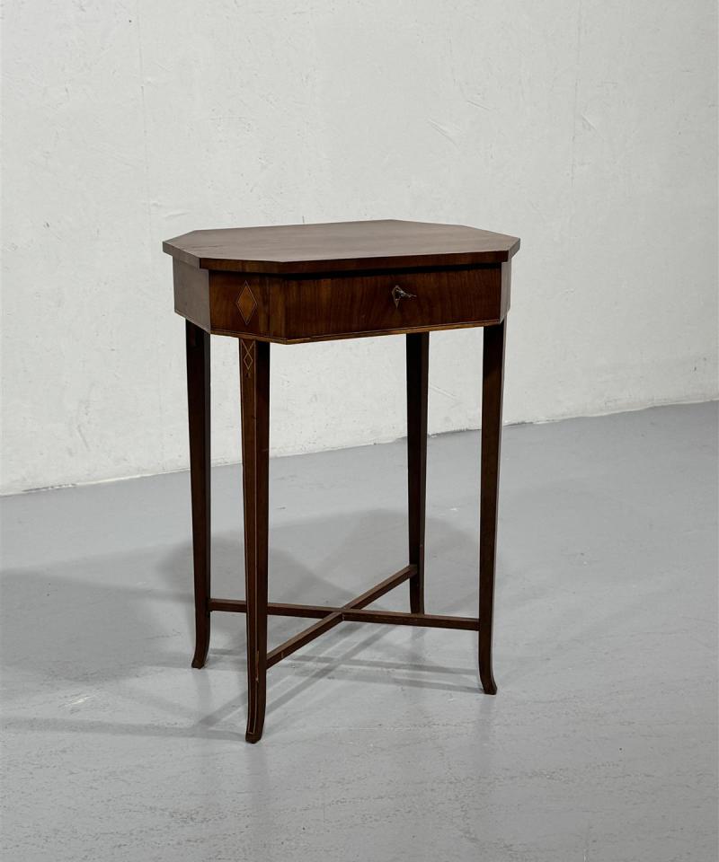 Vintage ompelupöytä mahonki