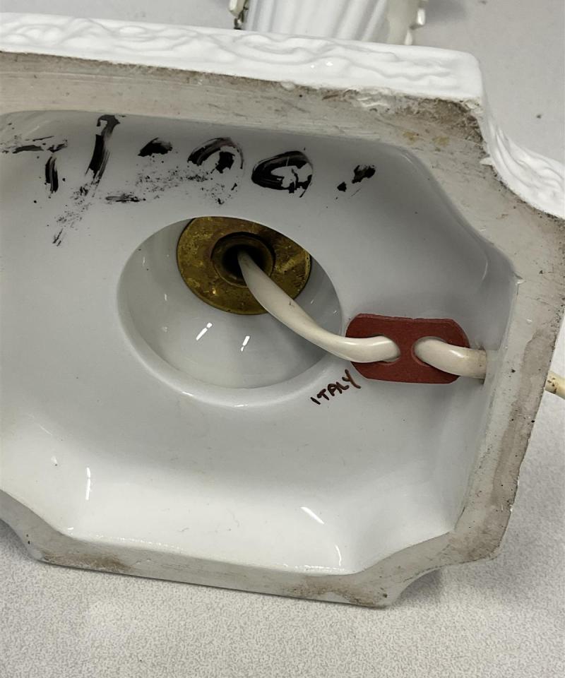 Vintage pöytävalaisin posliini kukkakoristeilla